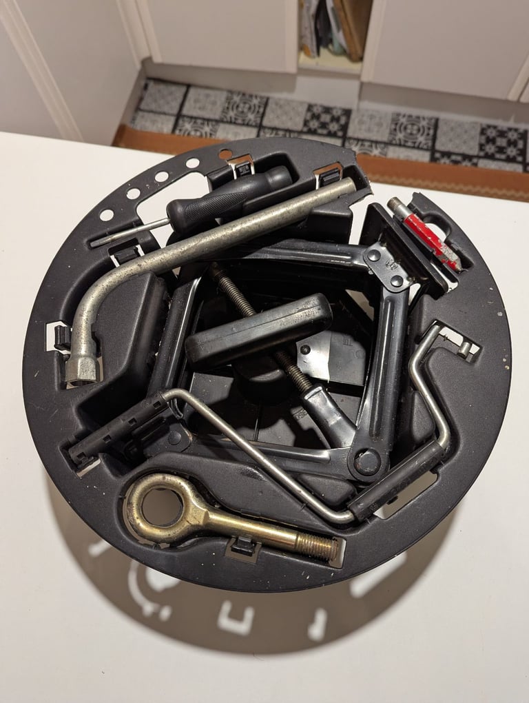 Alfa Romeo wheel tool kit 