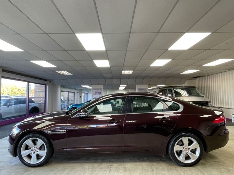 2017 Jaguar XF 2.0d Portfolio Saloon 4dr Diesel Auto Euro 6 (s/s) (180 ps) Saloon Diesel Automatic
