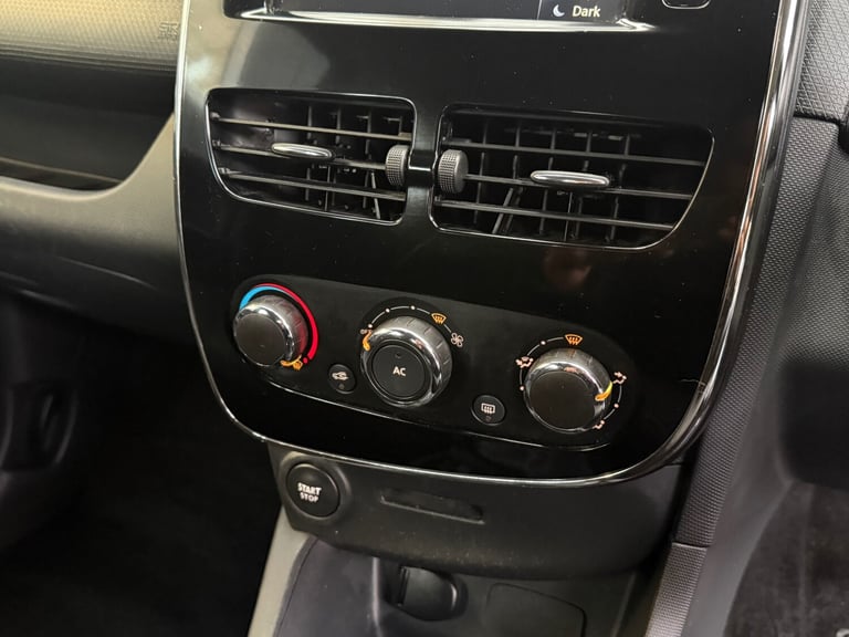 2014 Renault Clio 1.2 16V Dynamique MediaNav 5dr HATCHBACK Petrol Manual
