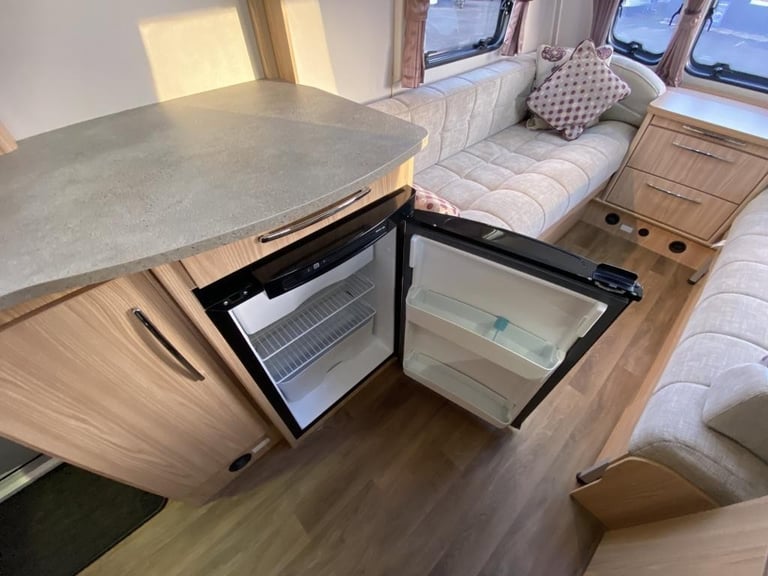 2015 COACHMAN VISION 450/2 DESIGN EDITION LUXURY CARAVAN