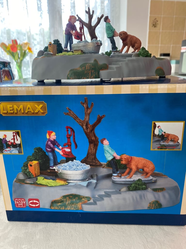TWO LEMAX VILLAGE MODELS