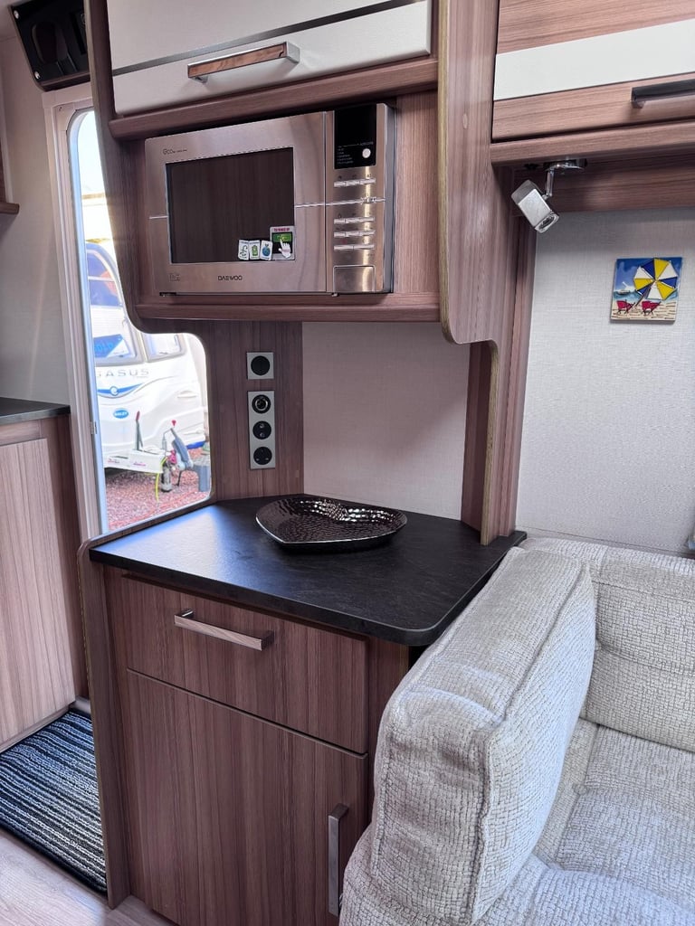 Lunar Conquest, Yr.2016, 2 Berth