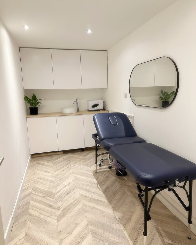 Beautiful Room, Nail Table & Hair Chair to Rent in City Centre