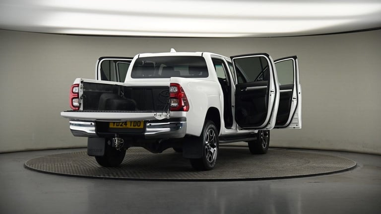 2024 Toyota Hilux 2.8 D-4D Invincible Pickup Double Cab 4dr Diesel Auto 4WD Euro 6 (s/s) (204 Pic...
