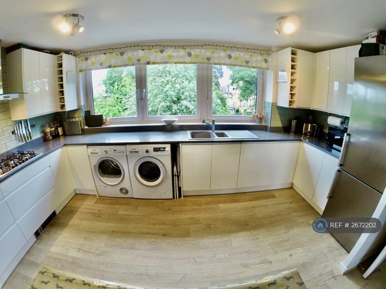 3 bedroom flat in Ericcson Close, Wandsworth, SW18 (3 bed) (#2672202)