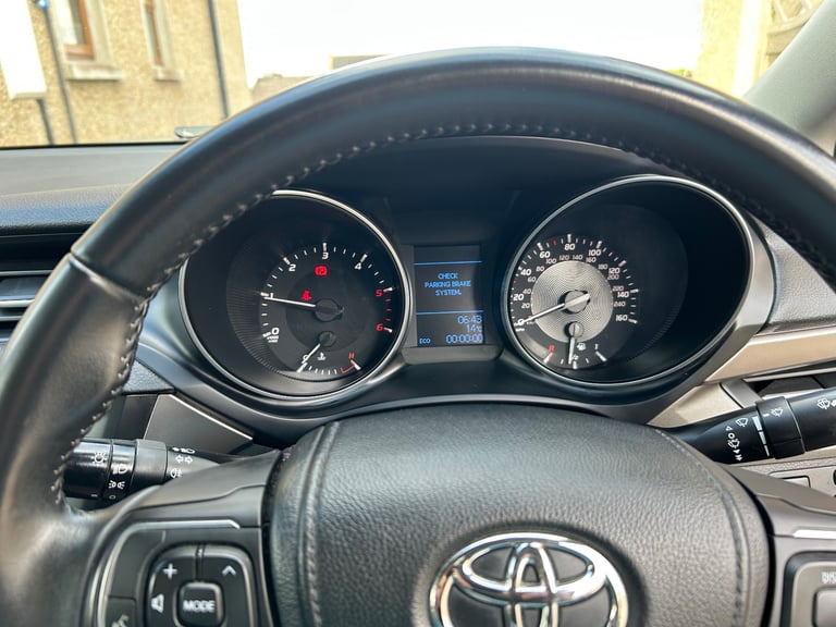 Toyota, AVENSIS, saloon2016, Manual, 1598 (cc), 5 doors