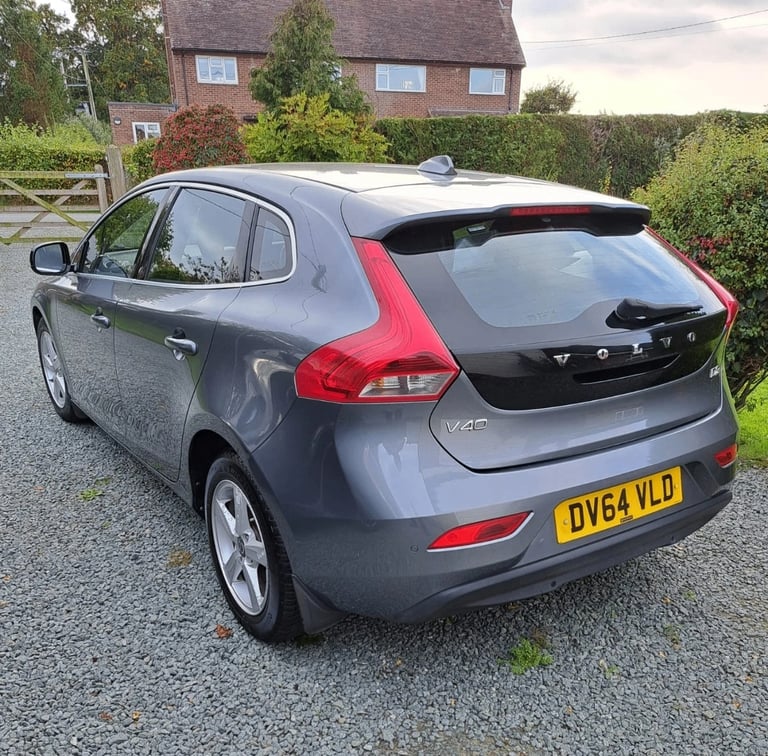 * £20 TAX * 2014 VOLVO V40 1.6 D2 SE DIESEL 6 SPEED MANUAL 5 DOOR HATCHBACK * IMMACULATE CONDITION