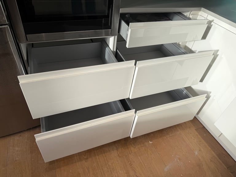 HETTICH KITCHEN CABINETS. Free delivery!!!