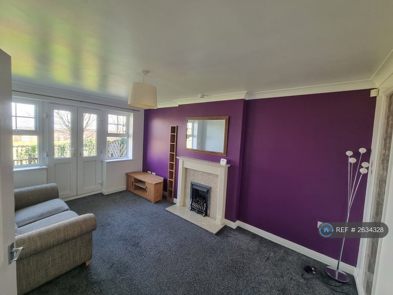2 bedroom flat in Sycamore Chase, Pudsey, LS28 (2 bed) (#2634328)