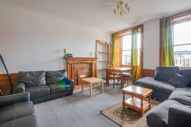 Large, 4 bedroom, 3rd floor HMO flat in Newington – available November