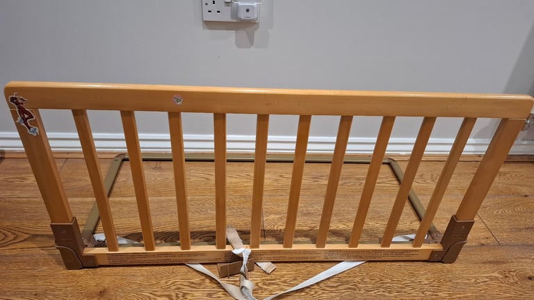 Wooden baby Dan bed guard / barrier