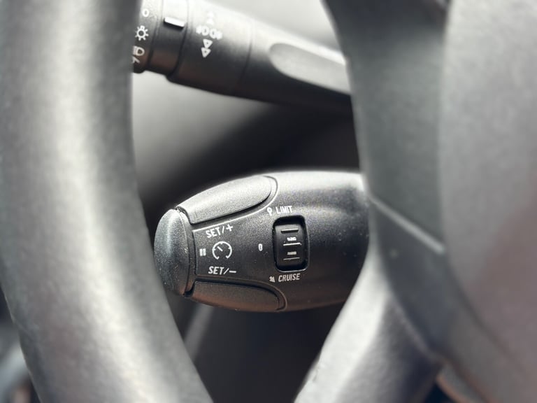 2012 Peugeot 208 1.0 VTi Active Only 65,000 Miles Metallic Blue 5 Door ULEZ 