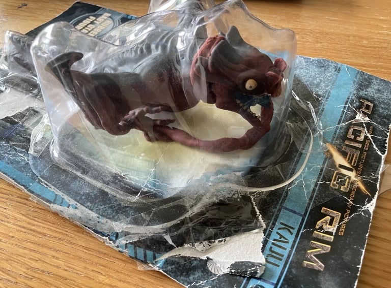 Neca Pacific Rim deluxe rubber baby Otachi figure