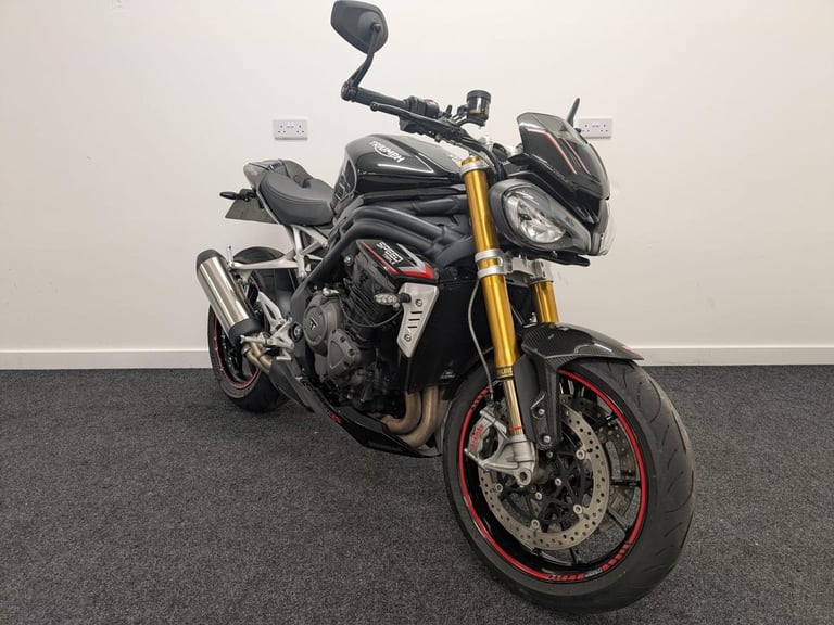 TRIUMPH SPEED TRIPLE 1200 RS ** FULL DOCUMENTED SERVICE HISTORY - QUICK SHIFT **