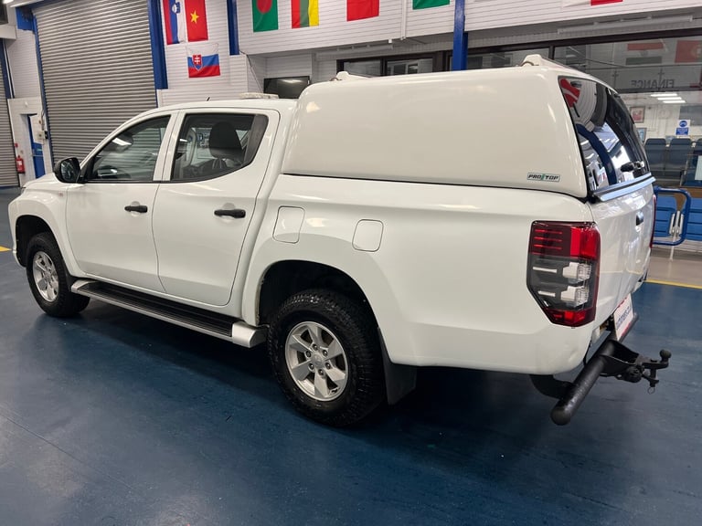 2020 Mitsubishi L200 4LIFE 2.3DI-D 150PS 4X4 DOUBLE CAB PICK UP C/W REAR PRO TOP (EURO 6) PICK UP...