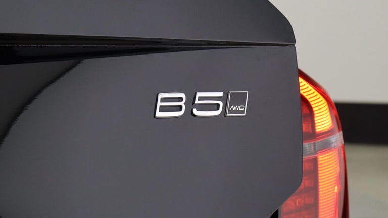 2025 Volvo XC90 B5 (P) AWD Plus Dark (Sunroof, Harman Kardon Sound, 360 Camera, BLIS) ESTATE Petr...