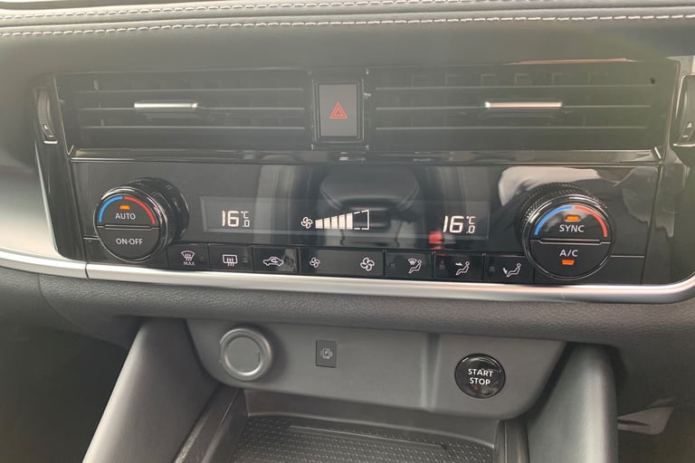 2025 Nissan Qashqai 1.5 E-Power N-Connecta [Glass Roof] 5dr Auto Hatchback Hybrid Automatic