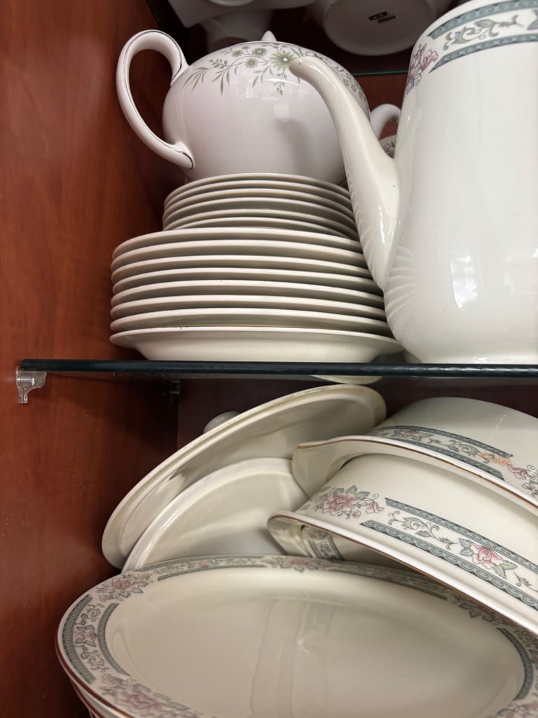 Dinner sets and tea set