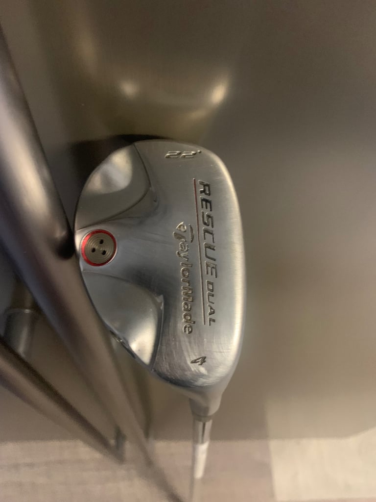 Set of Mizuno widec 2 irons, Taylormade bag, woods and putter 