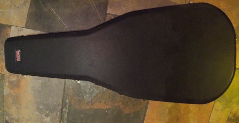 LAG Tramontine Deadnaught Acoustic Guitar + Gator Hard Case