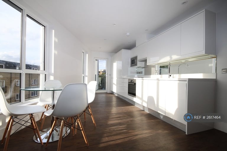 1 bedroom flat in Gauden Road, London, SW4 (1 bed) (#2617464)