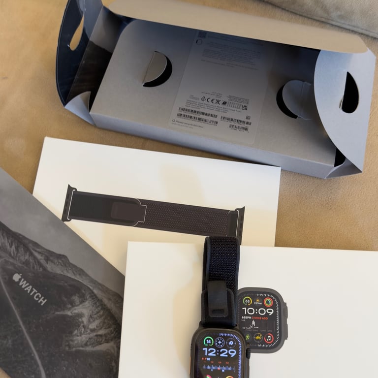 Apple Watch Ultra 2 Black GPS+Cellular 49mm Titanium with the Trail Loop strap 
