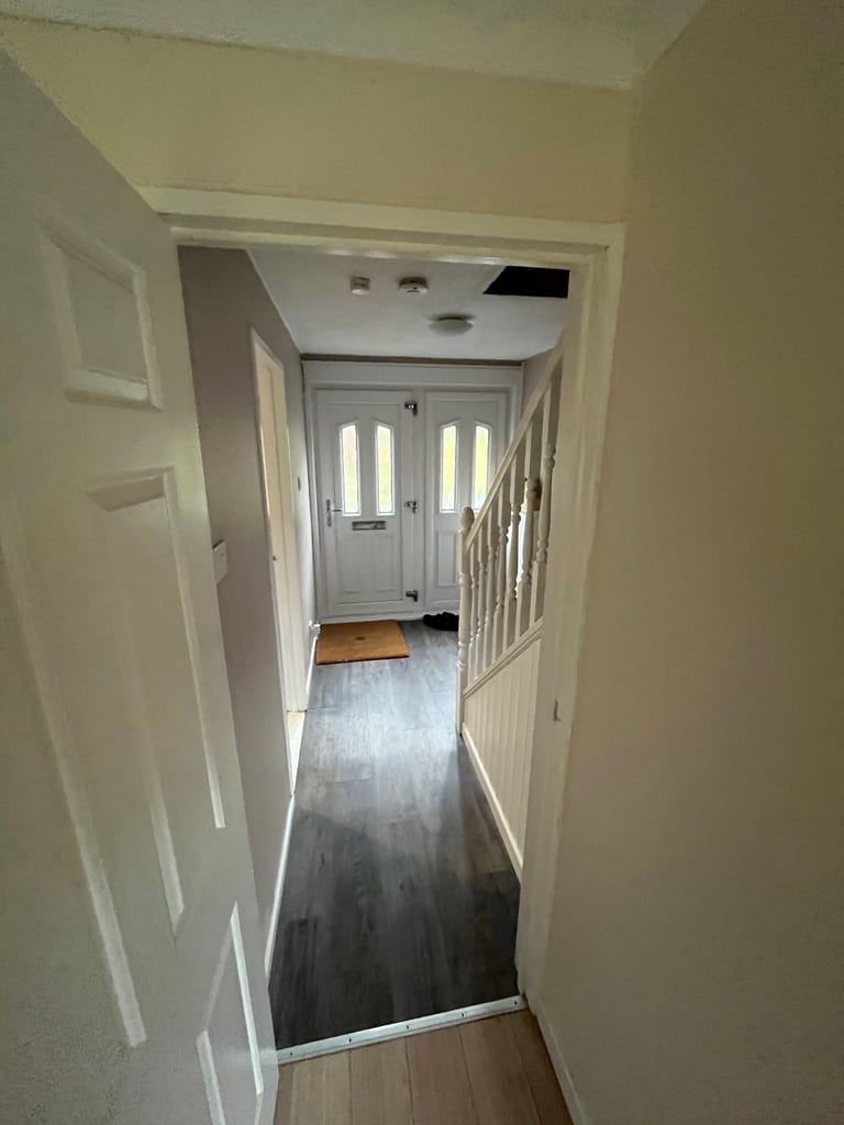 Specious room with double bed size.