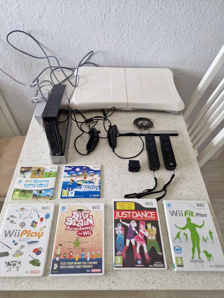image for Wii Bundle in Black 100% Complete 