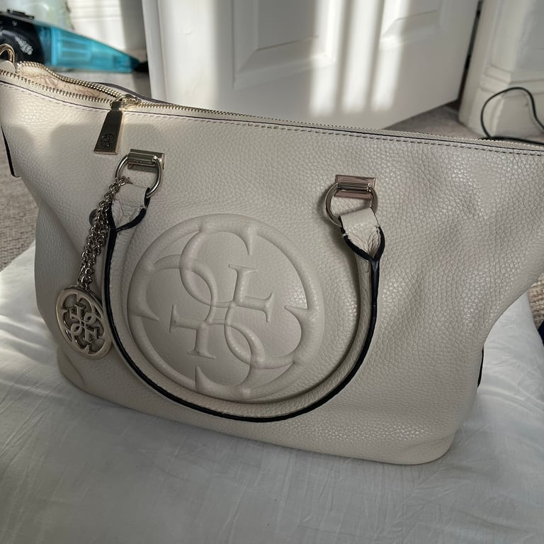 Guess discount bags london