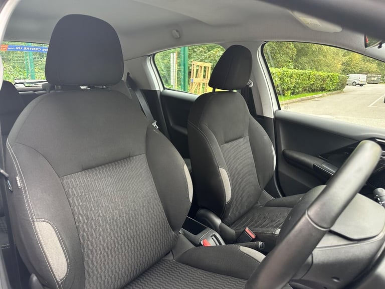 2016 Peugeot 208 1.2 PureTech Active Design Lime Euro 6 5dr HATCHBACK Petrol Manual