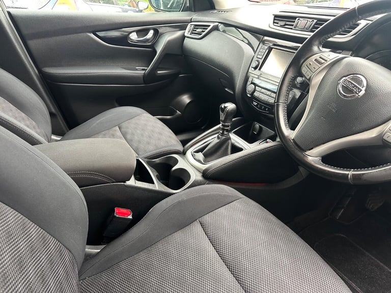 NISSAN QASHQAI 1.2 DIG-T n-tec Silver Manual Petrol 2015