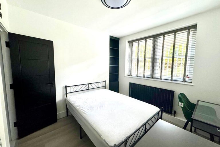  Large bedroom  with bills included in Alexandra House, St Marys Terrace, W2 1SF-Ref: 3005