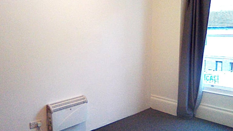 Cotham Redland 1st floor front studio / Bedsit, shared WC and Bath £685pm