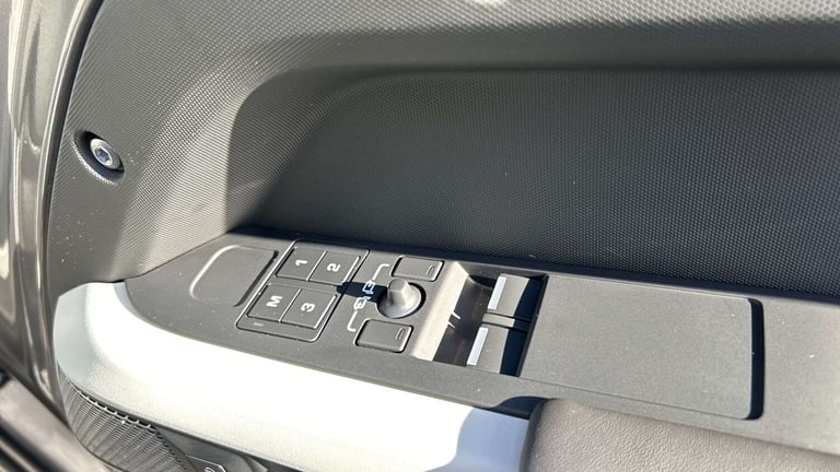 2024 Land Rover Defender 3.0 D300 X-Dynamic HSE 90 3dr Auto ESTATE DIESEL Automatic