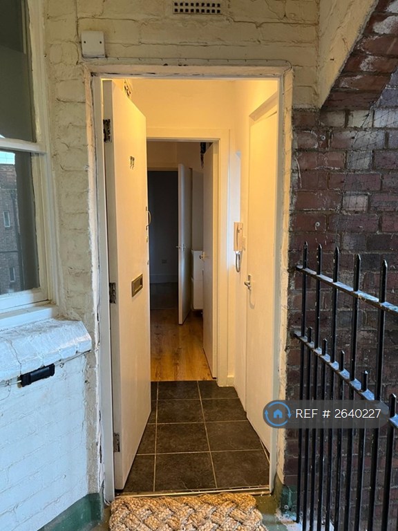 1 bedroom flat in Bath Street, Nottingham, NG1 (1 bed) (#2640227)