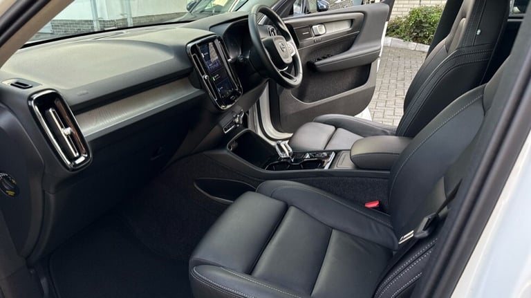 2025 Volvo XC40 Ultra, B4 Mild hybrid, Petrol, Dark Estate Petrol Automatic