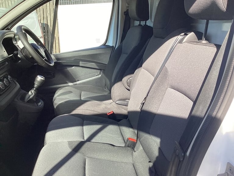 2023 Renault Trafic dCi Blue LL30 Business+ LWB L/R Euro 6 LWB Panel Van Diesel Manual