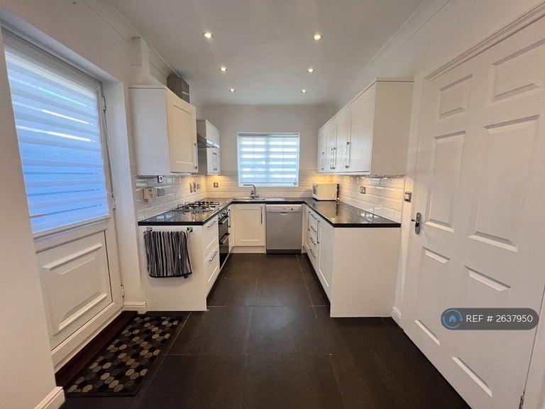 4 bedroom house in Friern Close, Cheshunt, Waltham Cross, EN7 (4 bed) (#2637950)