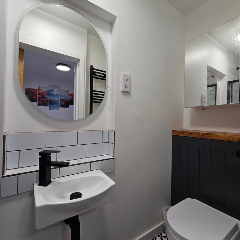 4 Bedroom House, Newly Renovated - open plan kitchen.