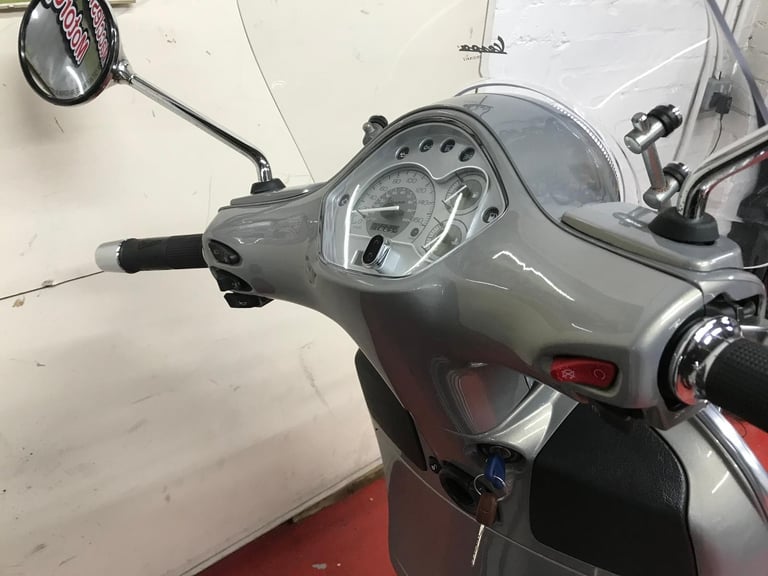 Piaggio Vespa GTS 300i