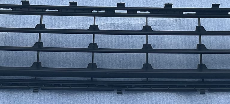 GENUINE VW GOLF  BUMPER LOWER CENTER GRILLE BLACK TRIM