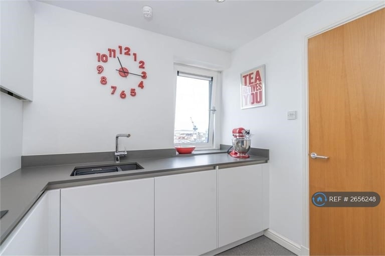3 bedroom flat in Ocean Drive, Edinburgh, EH6 (3 bed) (#2656248)