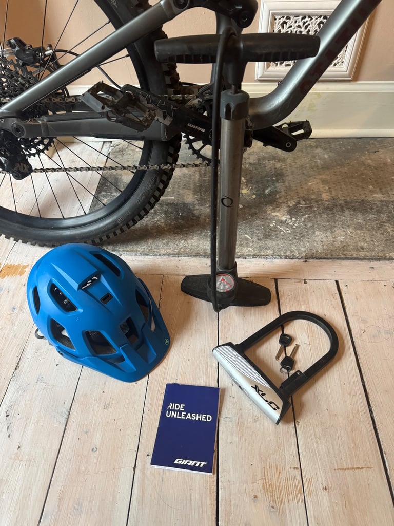 Specialized Status 160 Mountain Bike & Accessories 