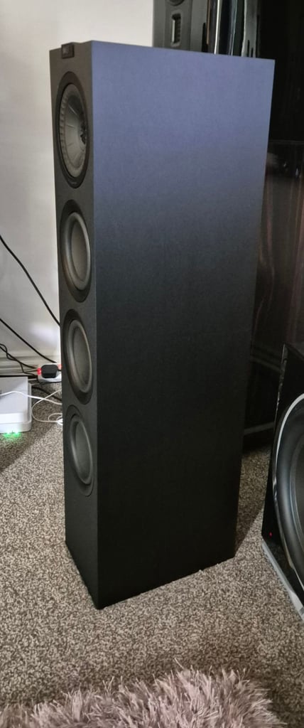 Kef q550 floorstanding speakers in black
