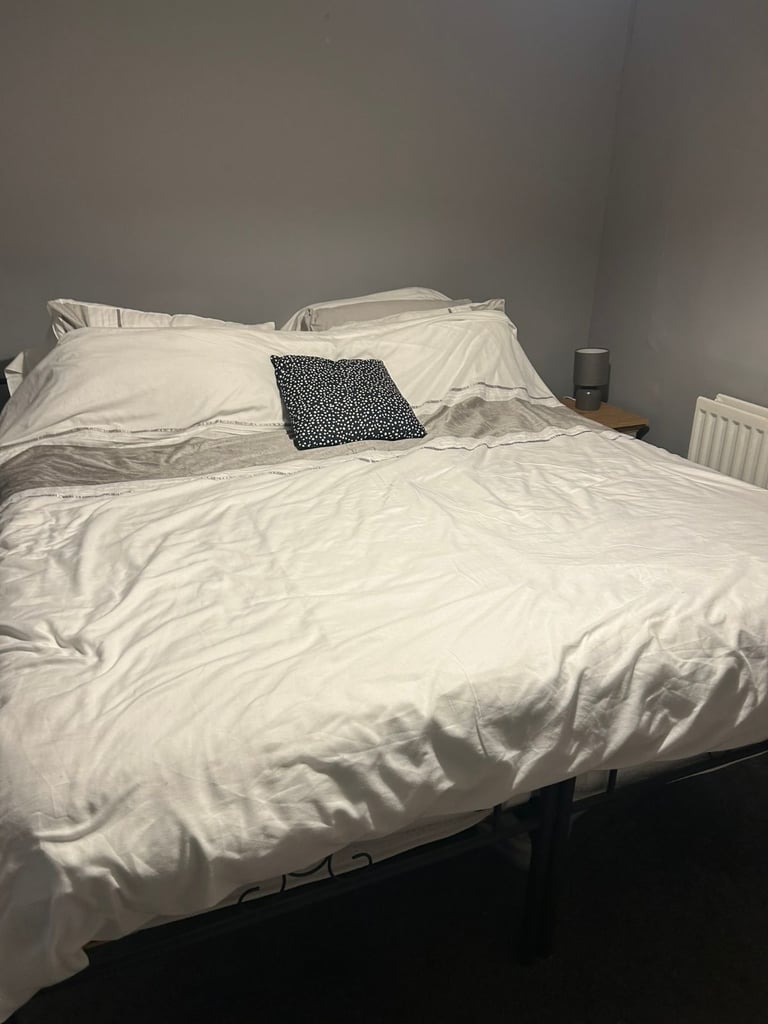 5-Bedroom House Clearance – Beds, Sofas, Dining Set & More – Job or part lot - Offers. North Wales