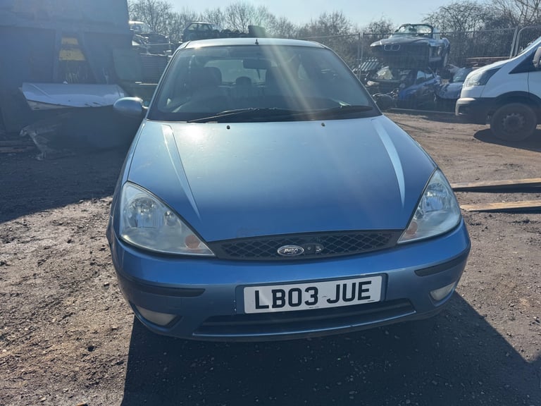 Ford focus mk1 2 door 1.8 petrol 2003 blue BREAKING FOR PARTS 