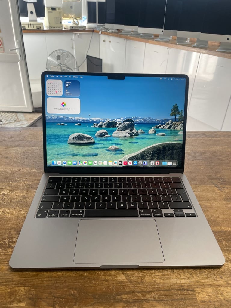 Apple MacBook Air M2 13-inch 2022 8 CPU 8 GPU 3.49GHz 8GB RAM 256GB SSD Space Gray Logic Pro Adobe