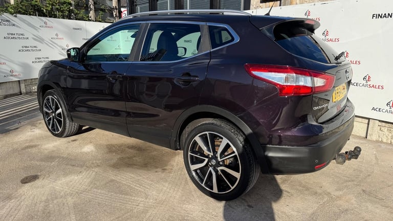 2015 Nissan Qashqai 1.6 dCi Tekna 5dr Xtronic HATCHBACK DIESEL Automatic