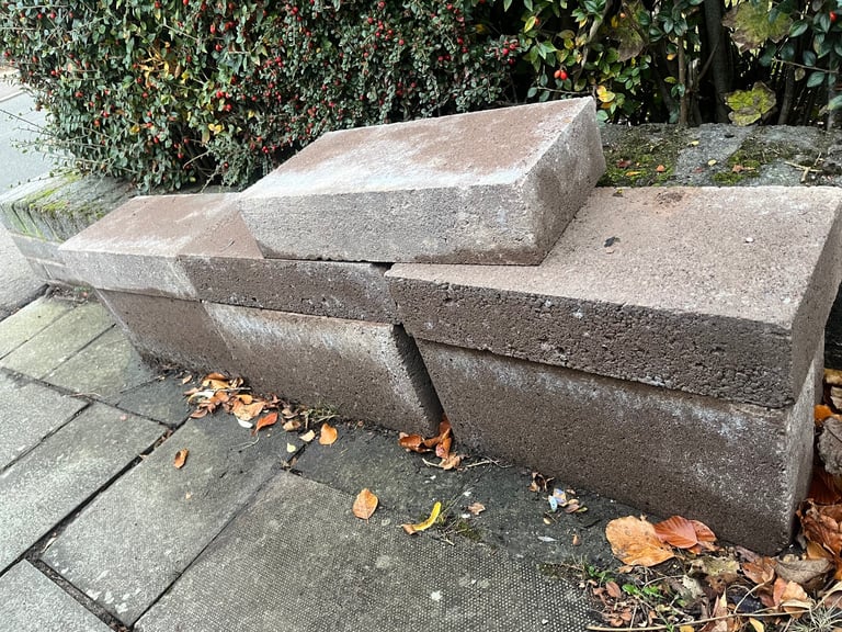 image for 10 Concrete facing blocks