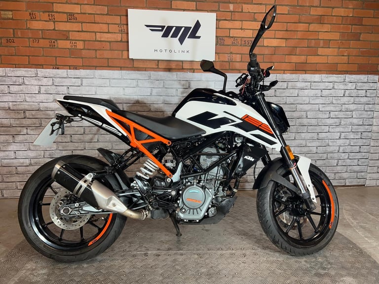 KTM 125 Duke 125 (New Shape) - ONLY 7000 MILES - NATIONWIDE DELIVERY FROM £50